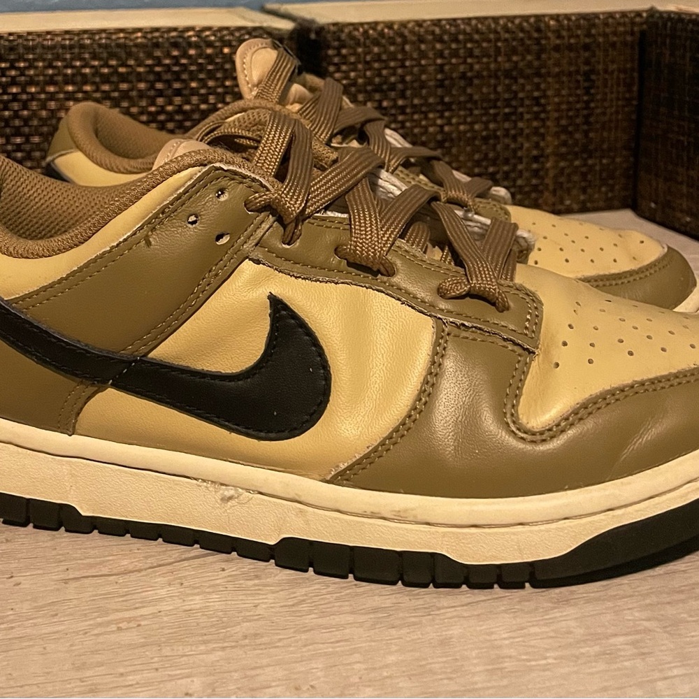 Nike Men's Beige and Black Sneakers